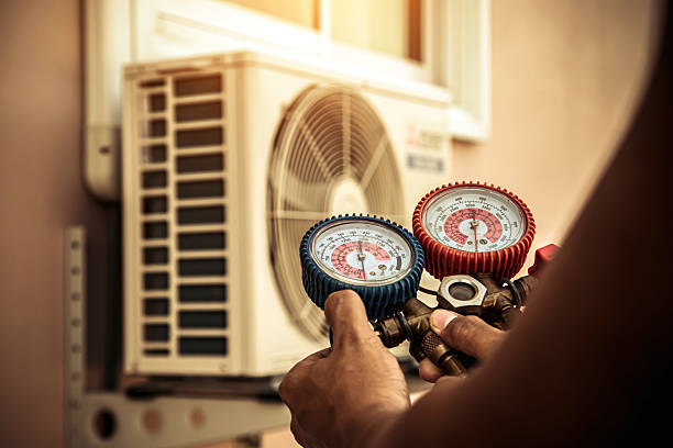 Professional Hvac technician working in Derry, NH